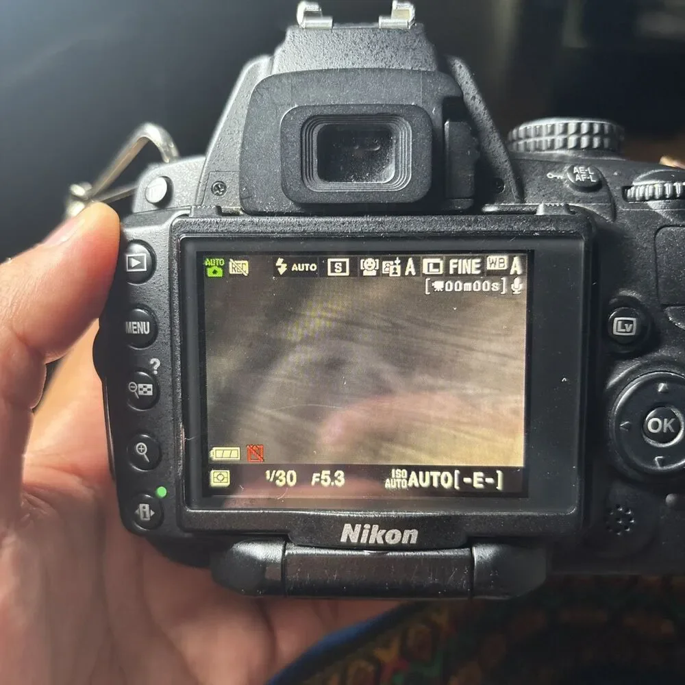 Nikon D5000 DSLR Camera 12.3 MP AF-S 18-55mm VR Lens Tested & Working 16GB Card