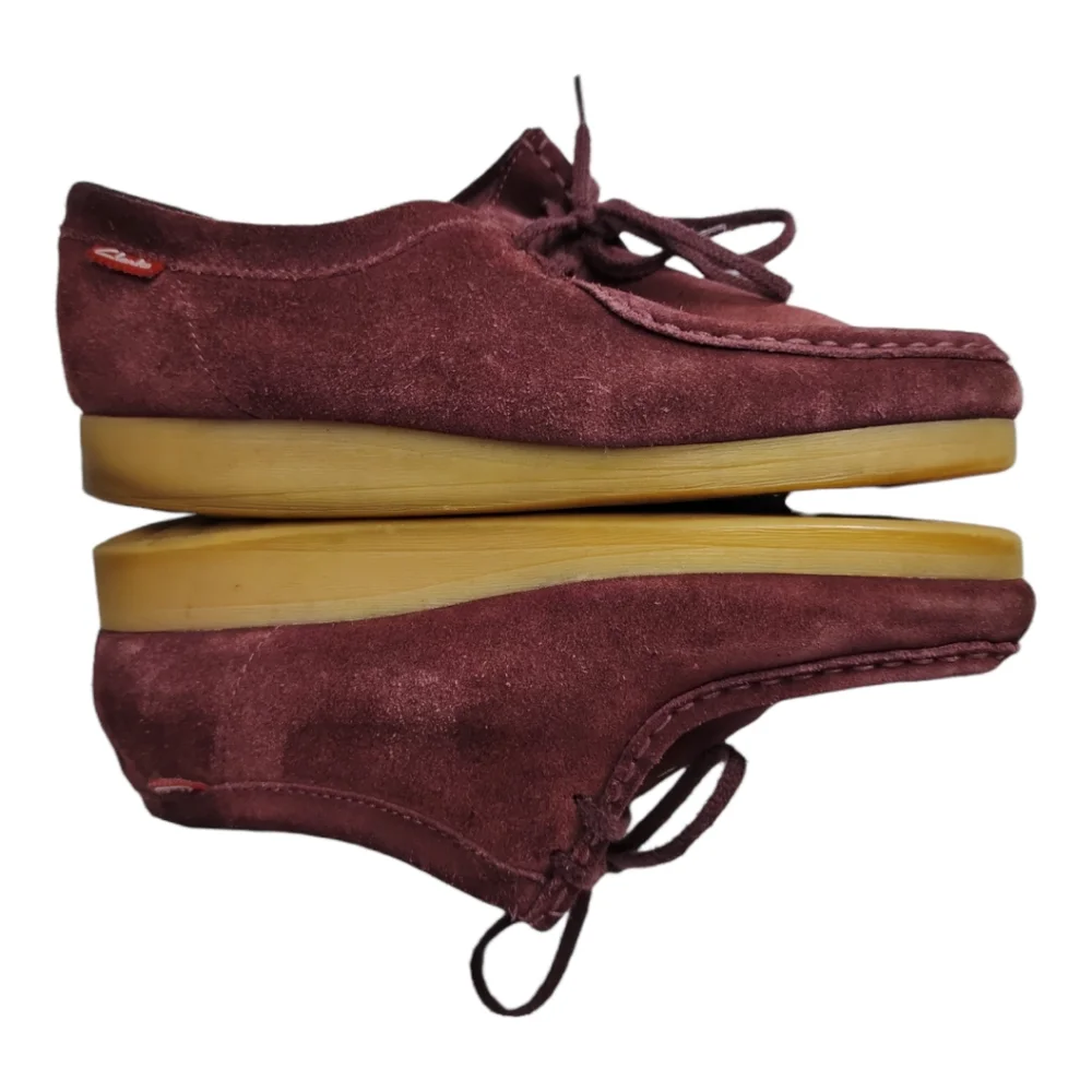 Clarks reposhing this