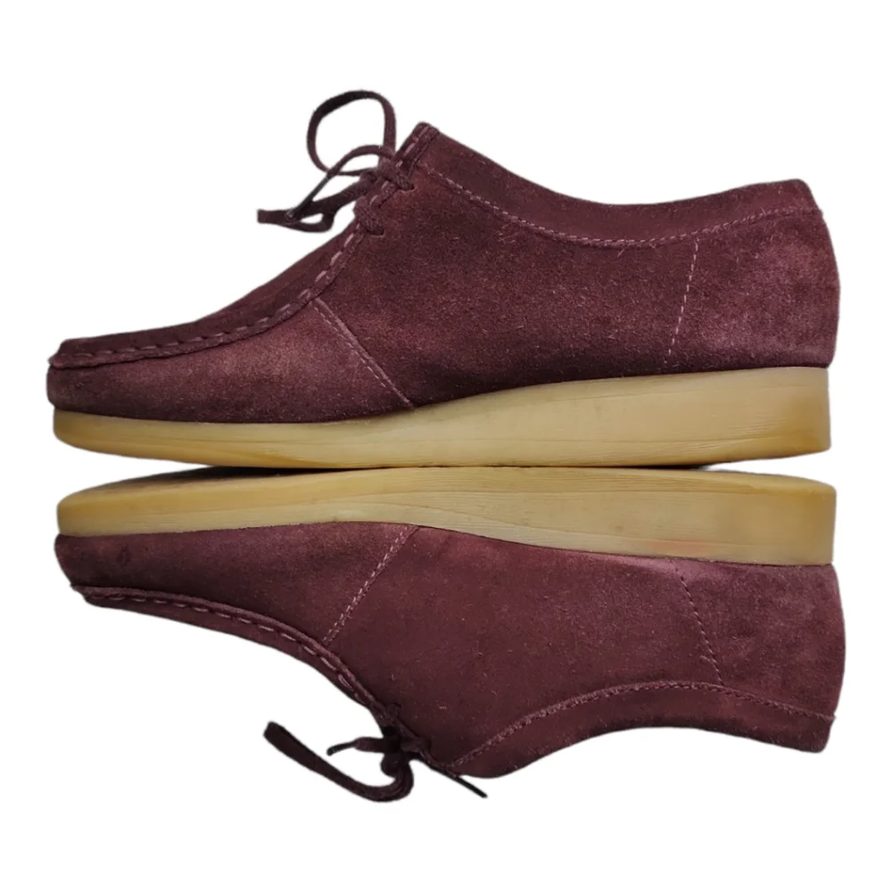 Clarks reposhing this