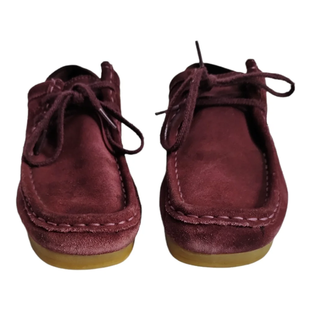 Clarks reposhing this