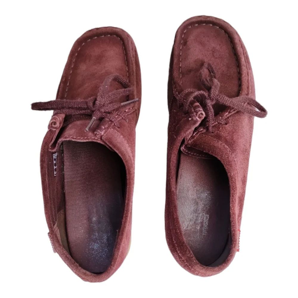 Clarks reposhing this