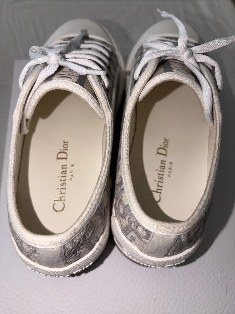 Dior laces grey up