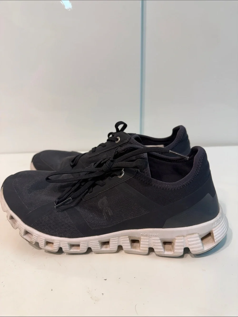 On Clouds lightweight black