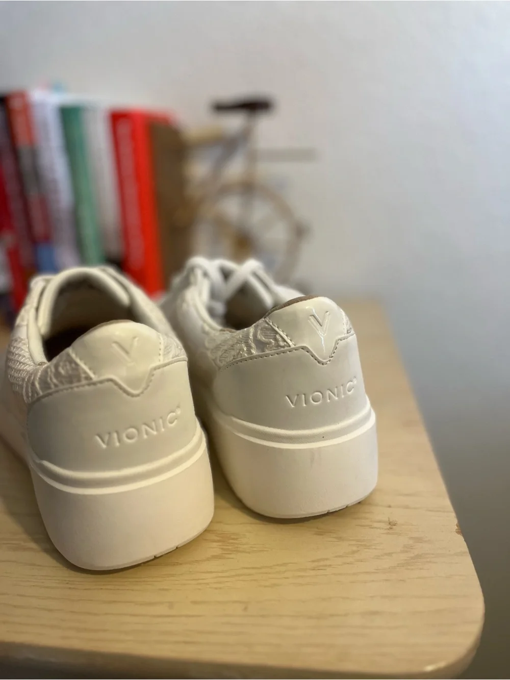 Vionic textured floral