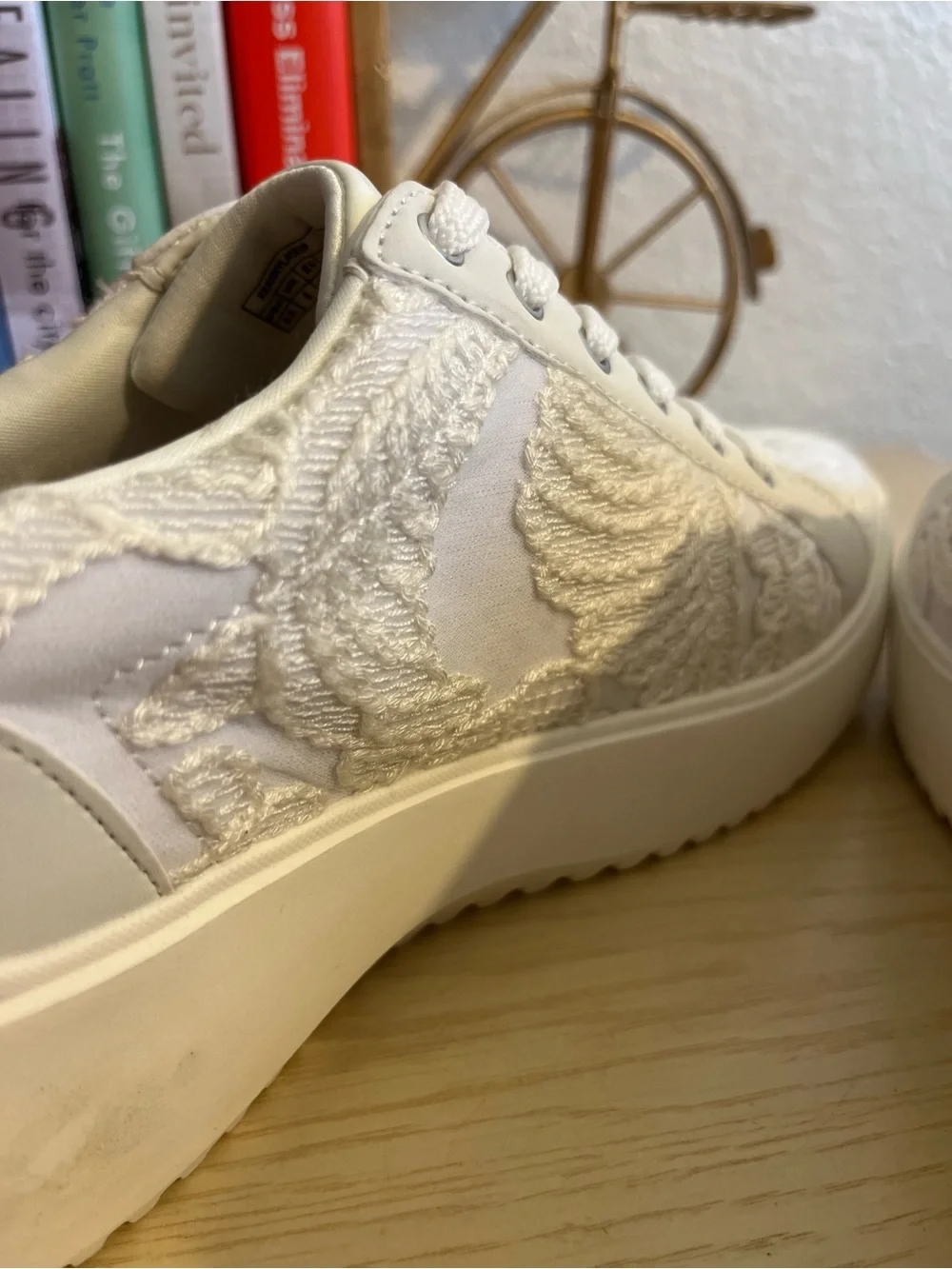 Vionic textured floral