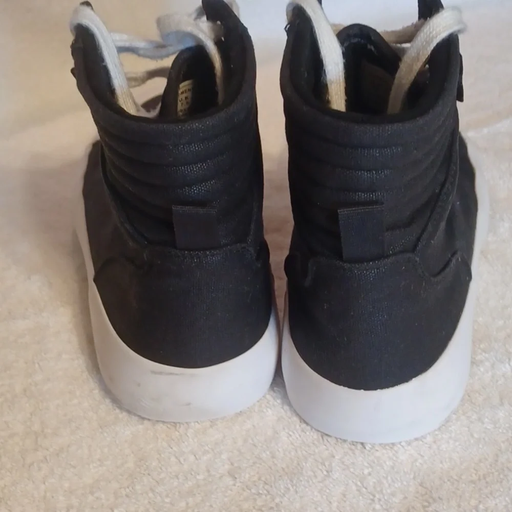 Levi's canvas hightop shoes women's size 10 black and white