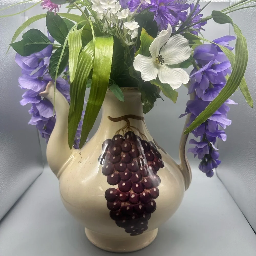 Villa Grande handpainted Tabletop Gallery floral arrangement