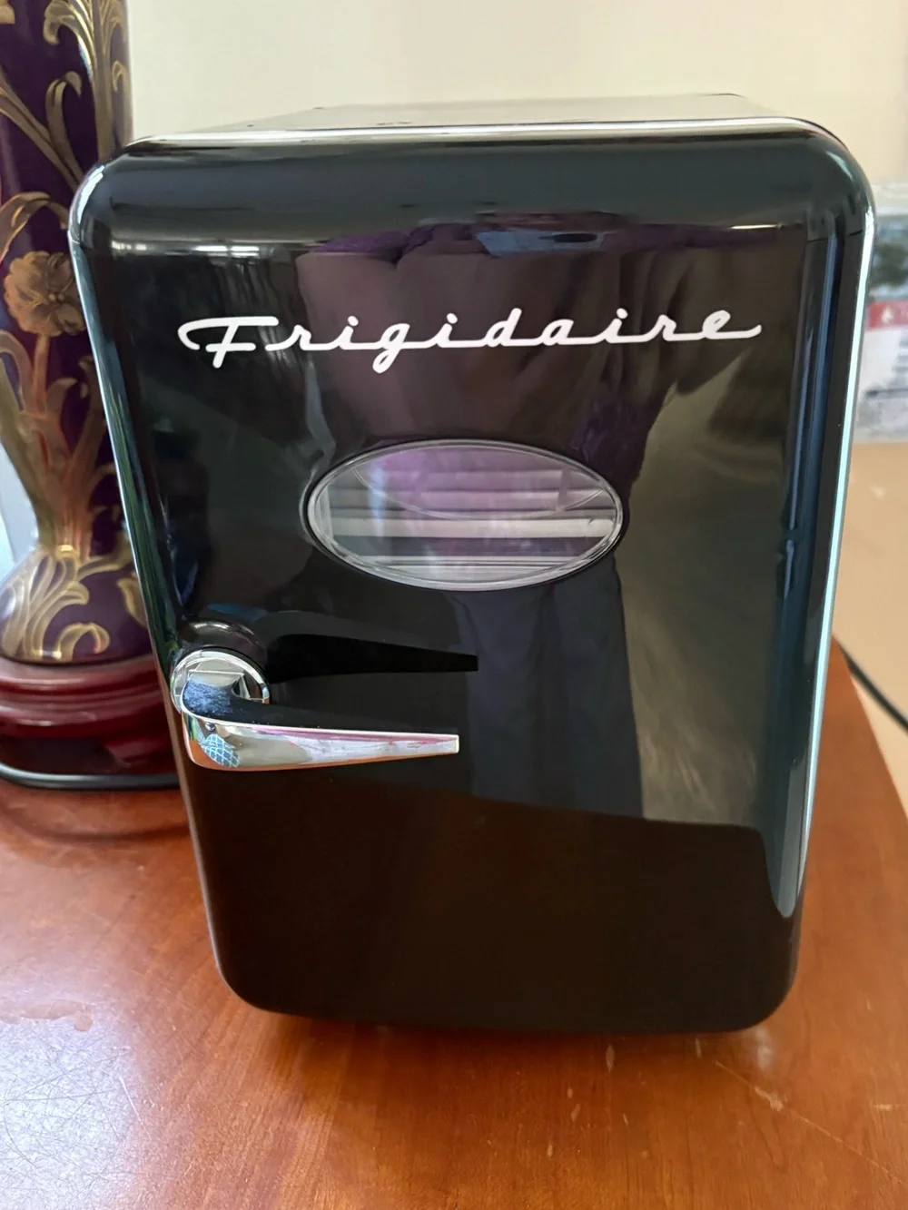 FRIGIDAIRE Compact Mini Fridge Black SEE DESCRIPTION