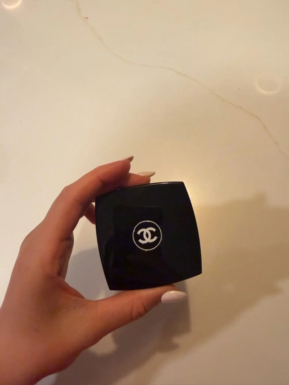 CHANEL finish black glow