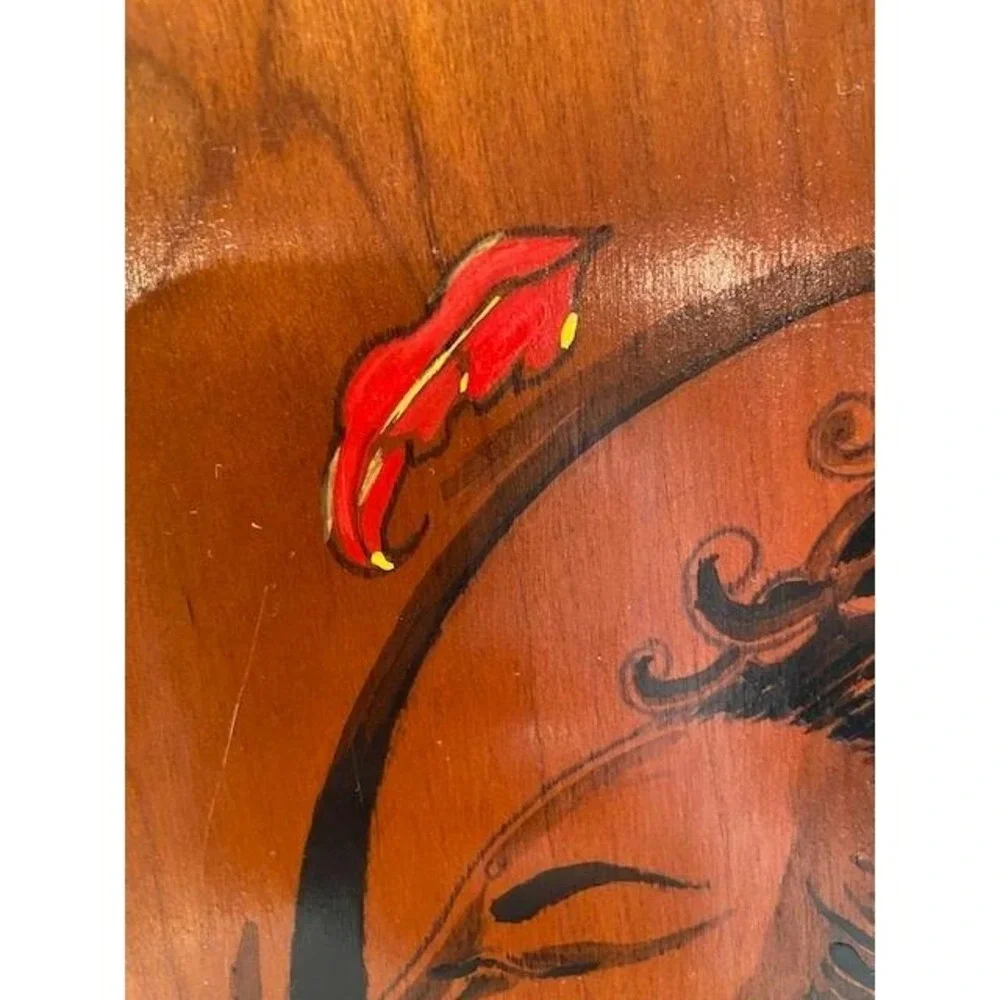 The Unbranded Brand vintage hand