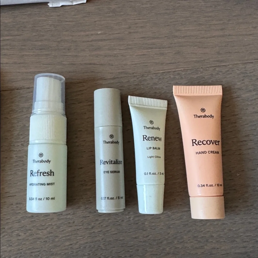 Therabody - United Airlines Cosmetic Case Travel Essentials Bundle