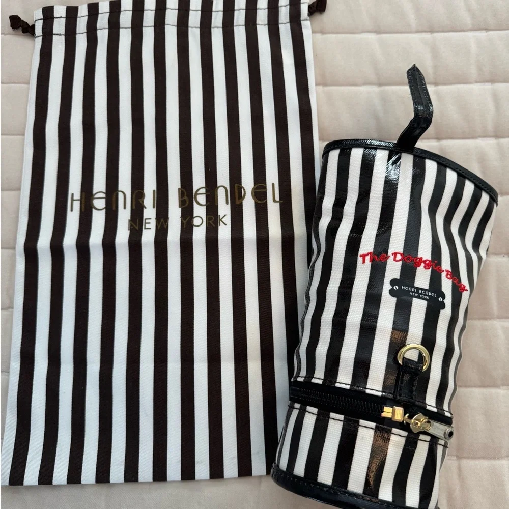 Henri Bendel travel doggie bag with zippered food storage.  ✨ NWT