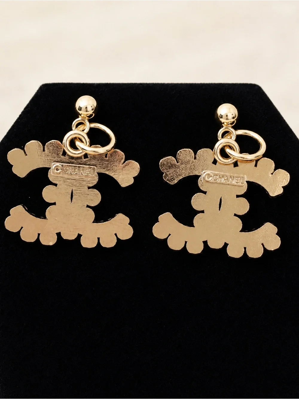 CHANEL elegant gold