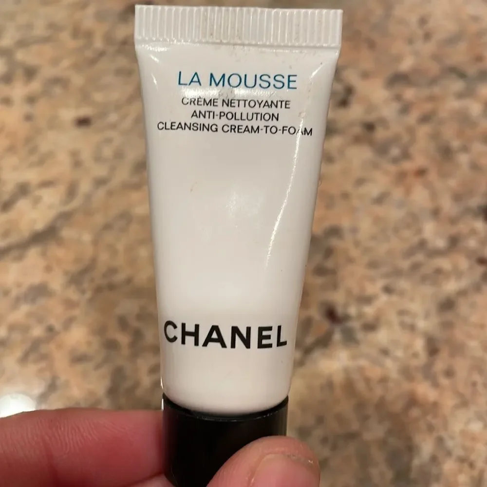 CHANEL nwt la