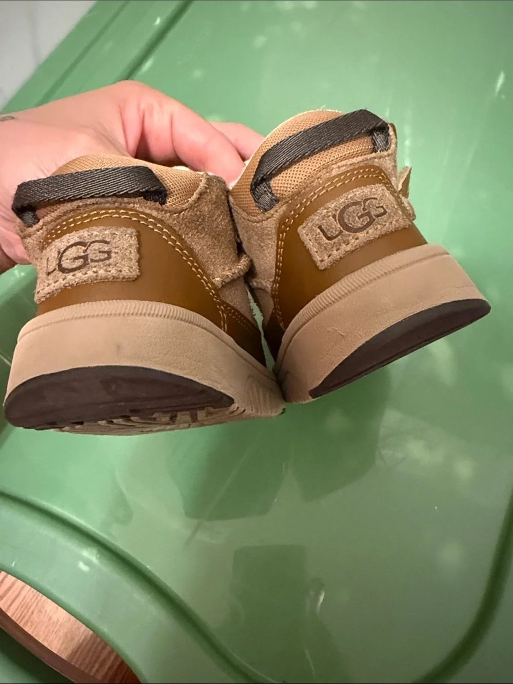 UGG easy off