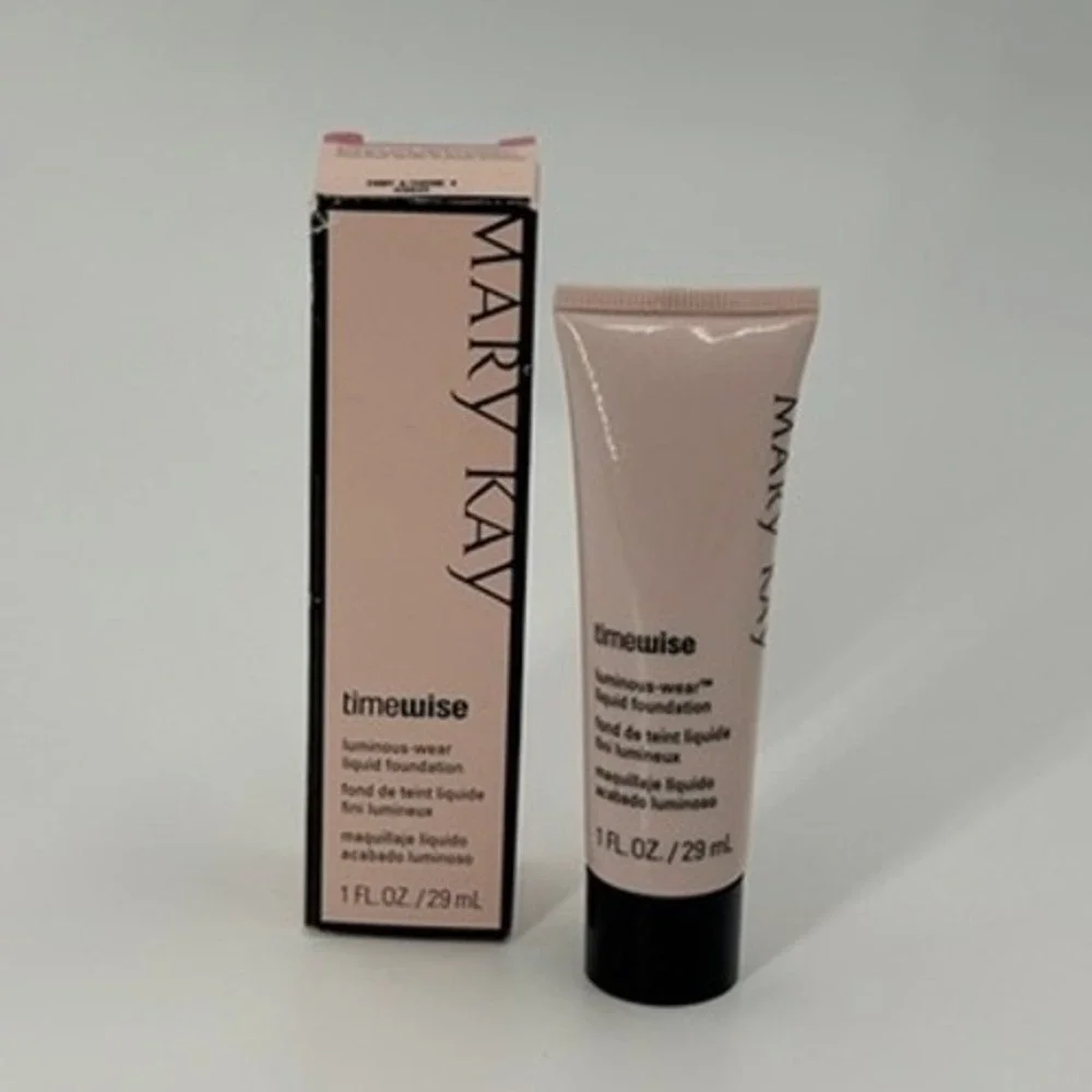 Mary Kay TimeWise Luminous-Wear Liquid Foundation Ivory 4 Normal to Dry Skin 1oz