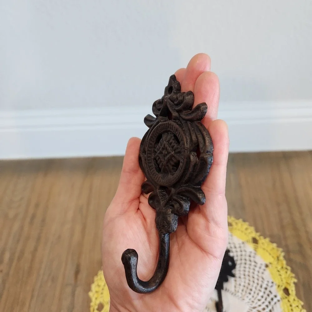 Antique Set Of 4 Cast Iron Wall Hooks Brown Decorative Coat Hat Towel Hanging