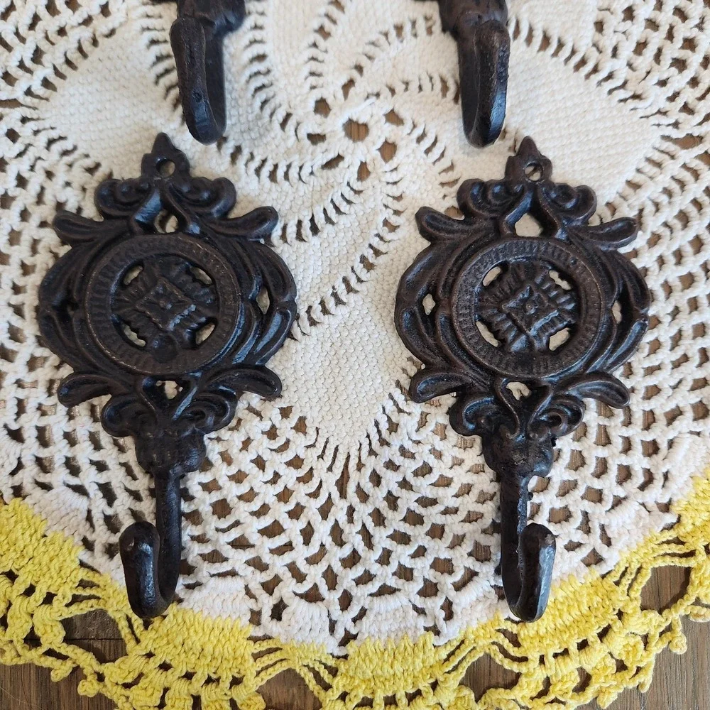 Antique Set Of 4 Cast Iron Wall Hooks Brown Decorative Coat Hat Towel Hanging