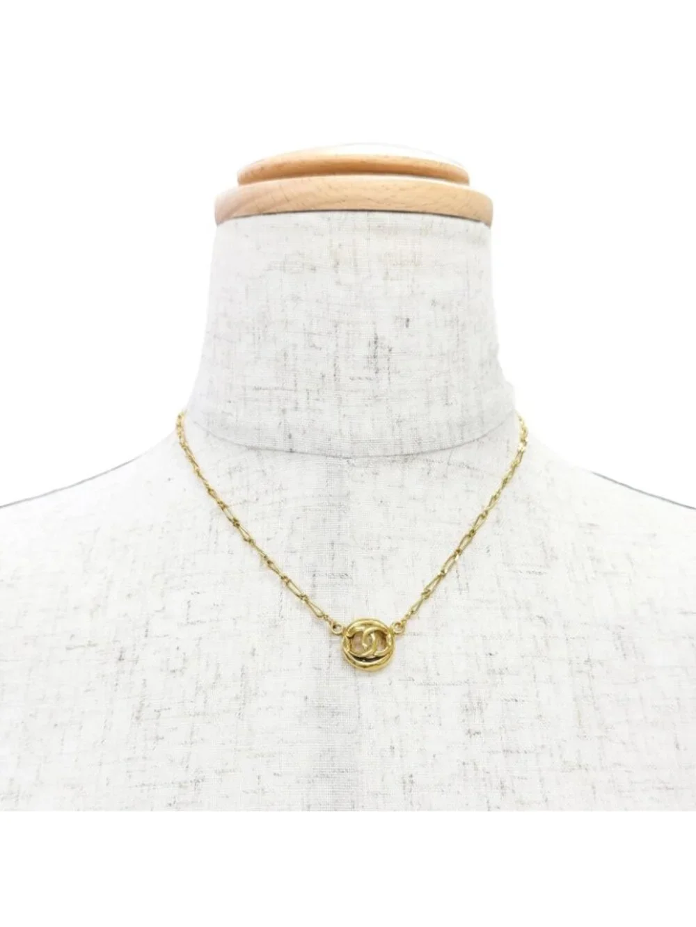 Chanel Vintage Circle CC Logo Necklace Gold