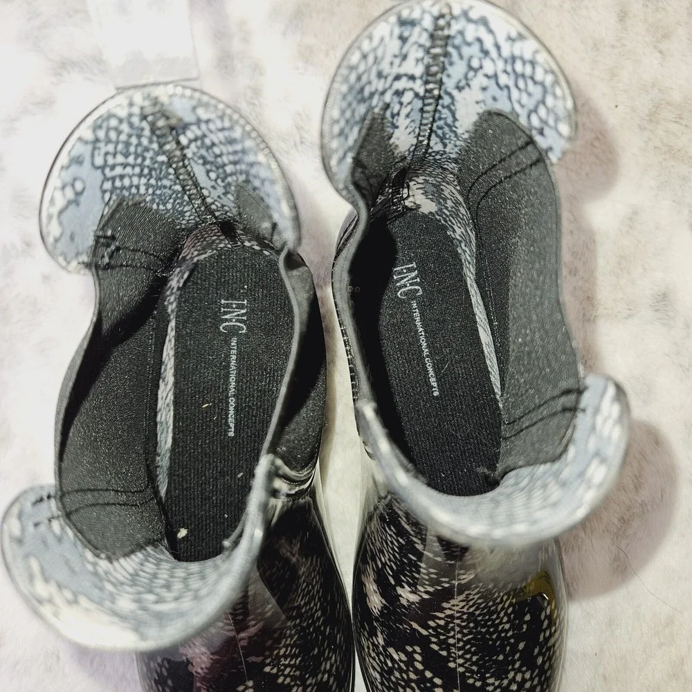 INC International Concepts Womens‎ Size 6 Snake Print Pull-on Ankle Rain Boots