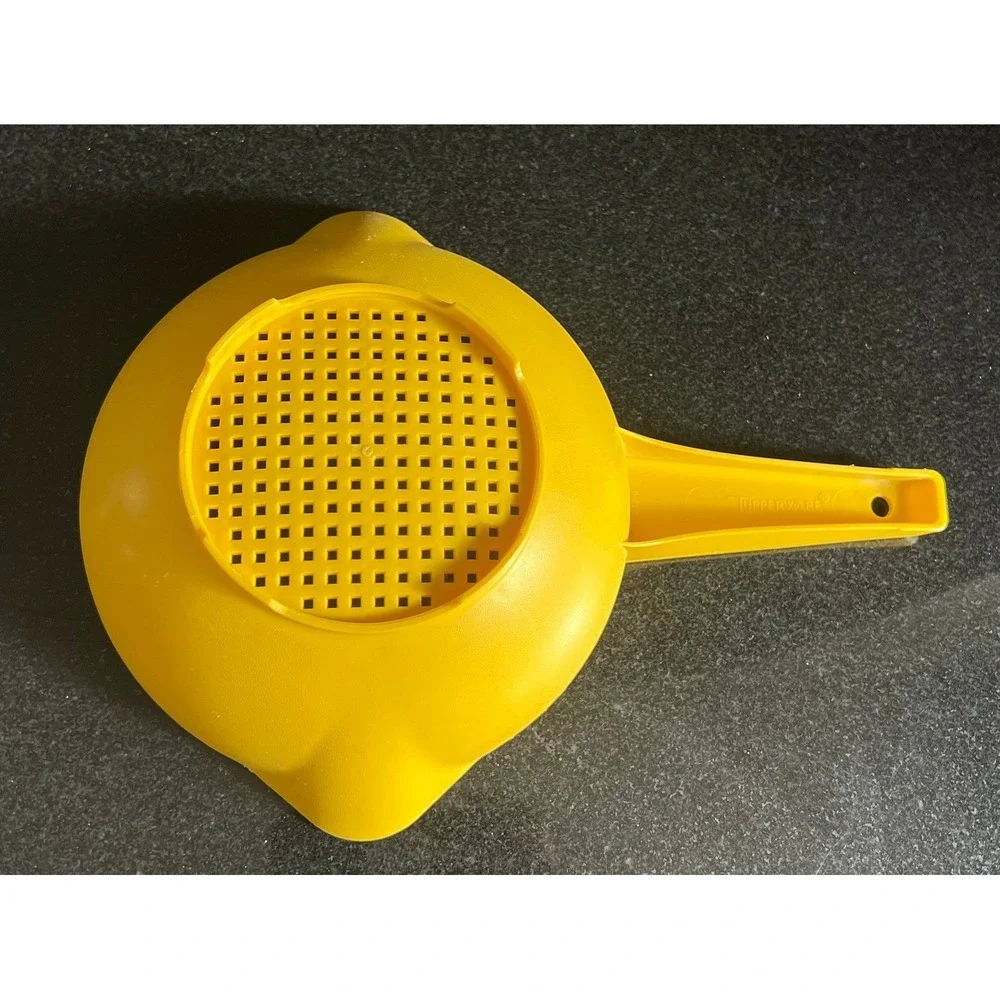 Vintage TUPPERWARE Yellow Colander Strainer #1200-3‎ One Quart EUC