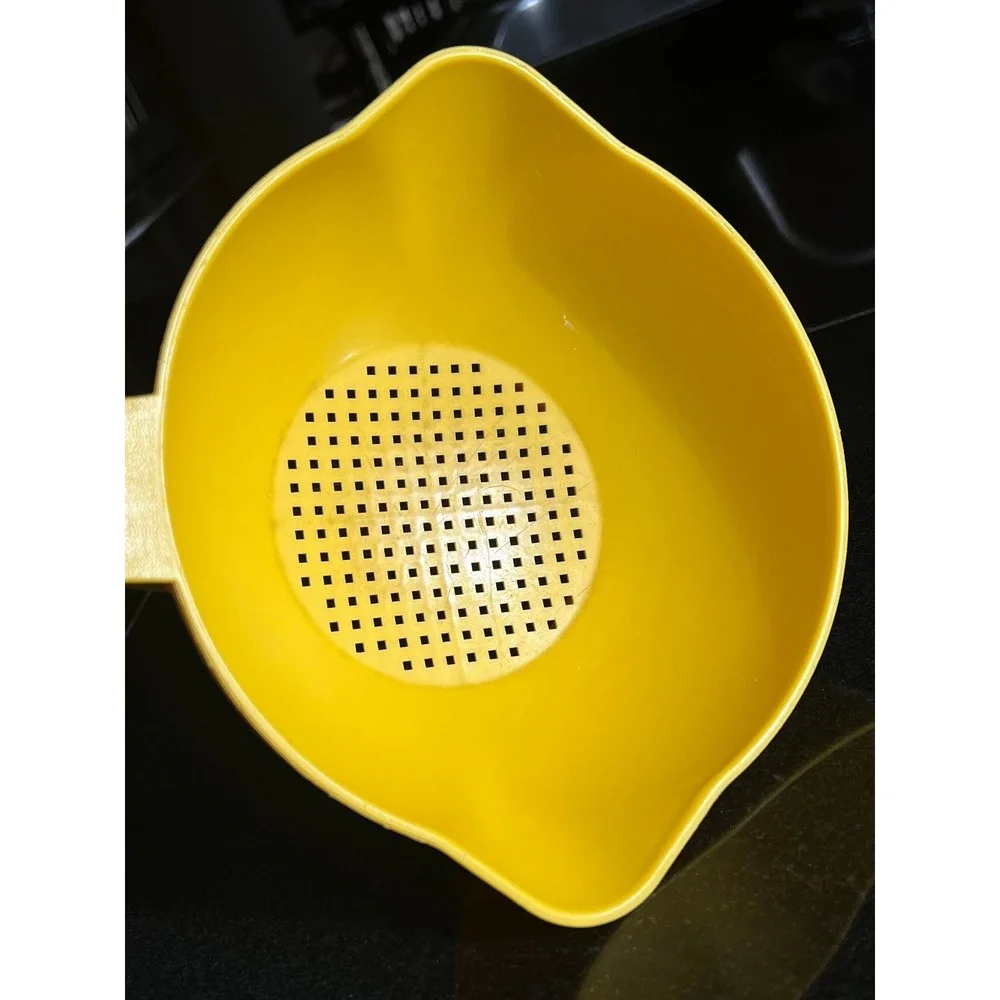 Vintage TUPPERWARE Yellow Colander Strainer #1200-3‎ One Quart EUC