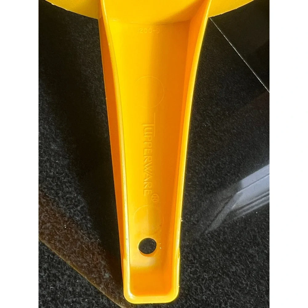 Vintage TUPPERWARE Yellow Colander Strainer #1200-3‎ One Quart EUC