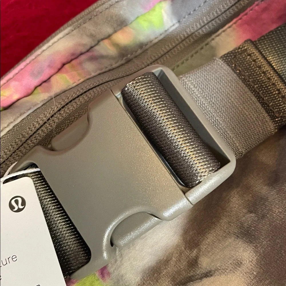 LULULEMON EVERYWHERE 1LTR HYPER TIE-DYE MULTI ROVER BELT BAG GREEN PINK & GRAY