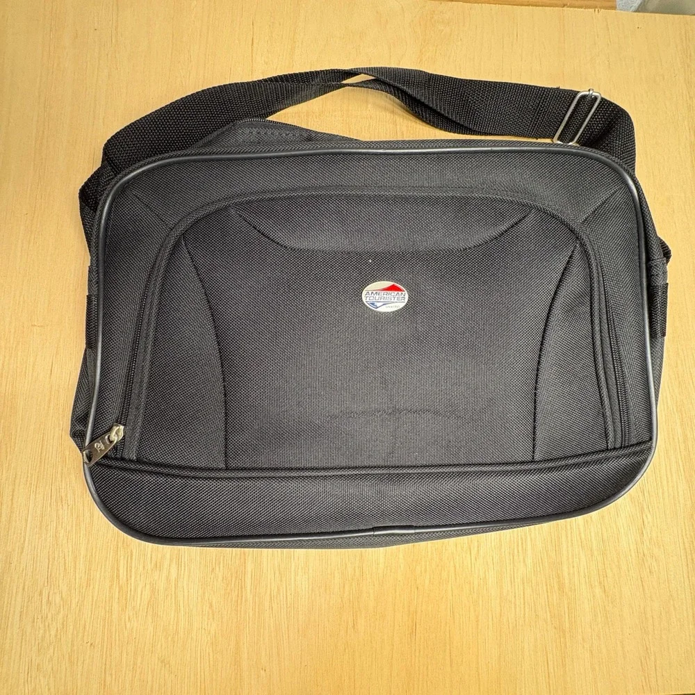 American Tourister Black Messenger Bag Nylon Shoulder Laptop Travel Case Unisex