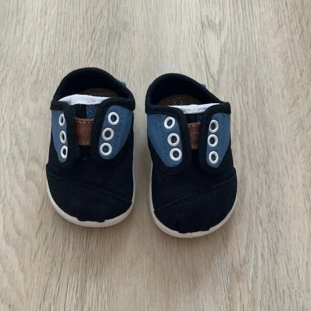 TOMS - Tiny Paseos Shoes, Size: T2 US Toddler,‎ Color: Black Blue