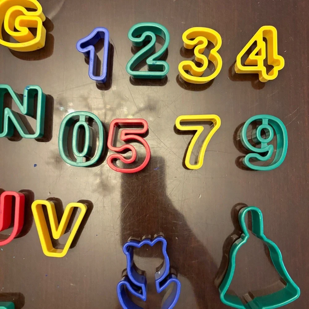 Lakeshore‎ Learning Dough Cutters Bucket 53 pieces Alphabet Numbers Shapes RA188