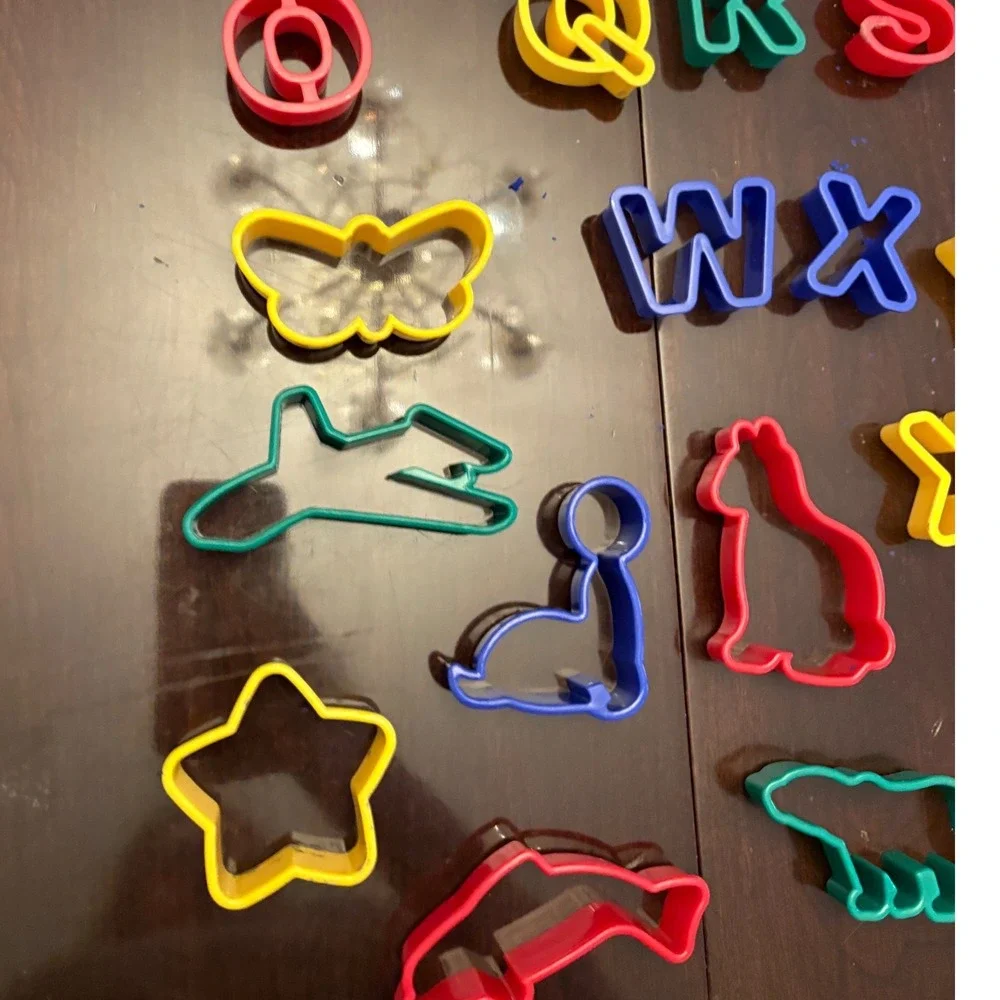 Lakeshore‎ Learning Dough Cutters Bucket 53 pieces Alphabet Numbers Shapes RA188