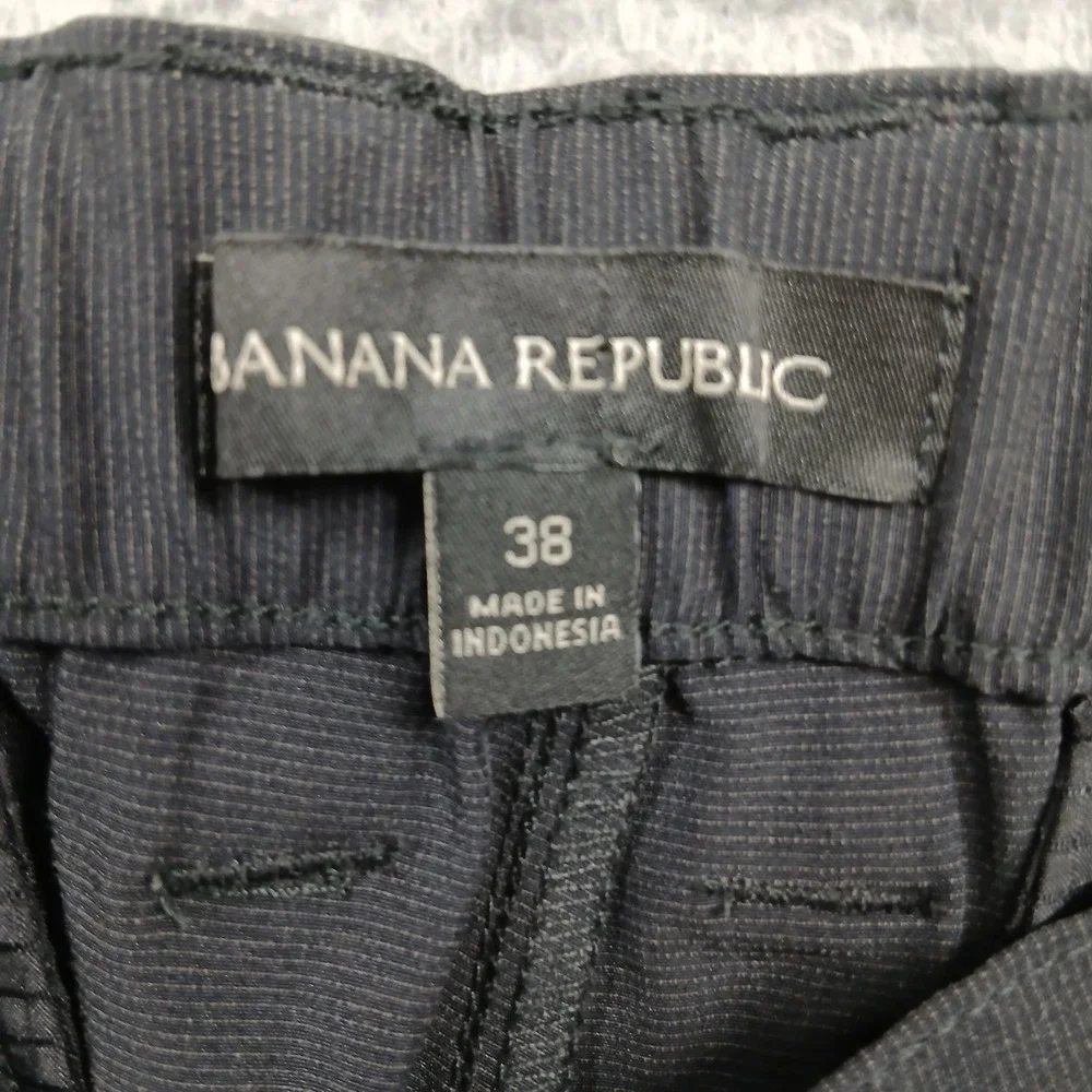 Banana Republic side styling pocket