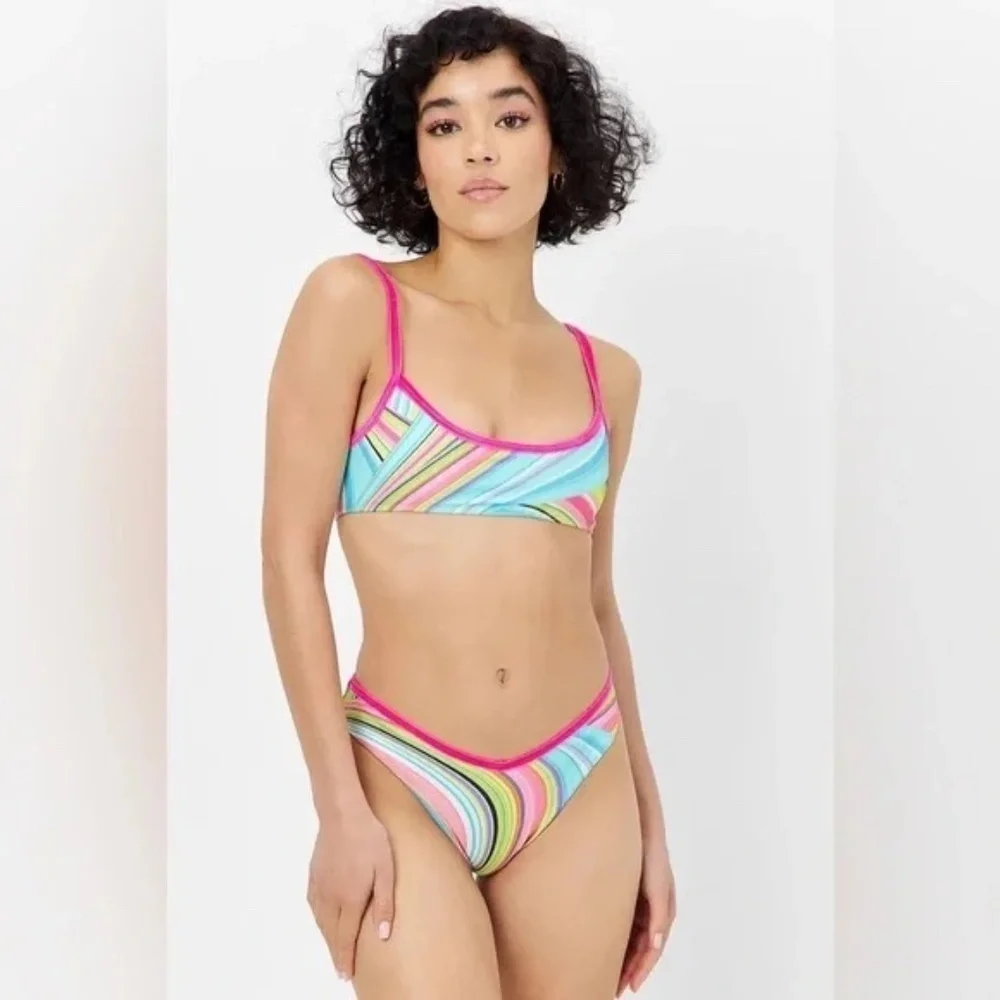 Frankies Bikinis new without