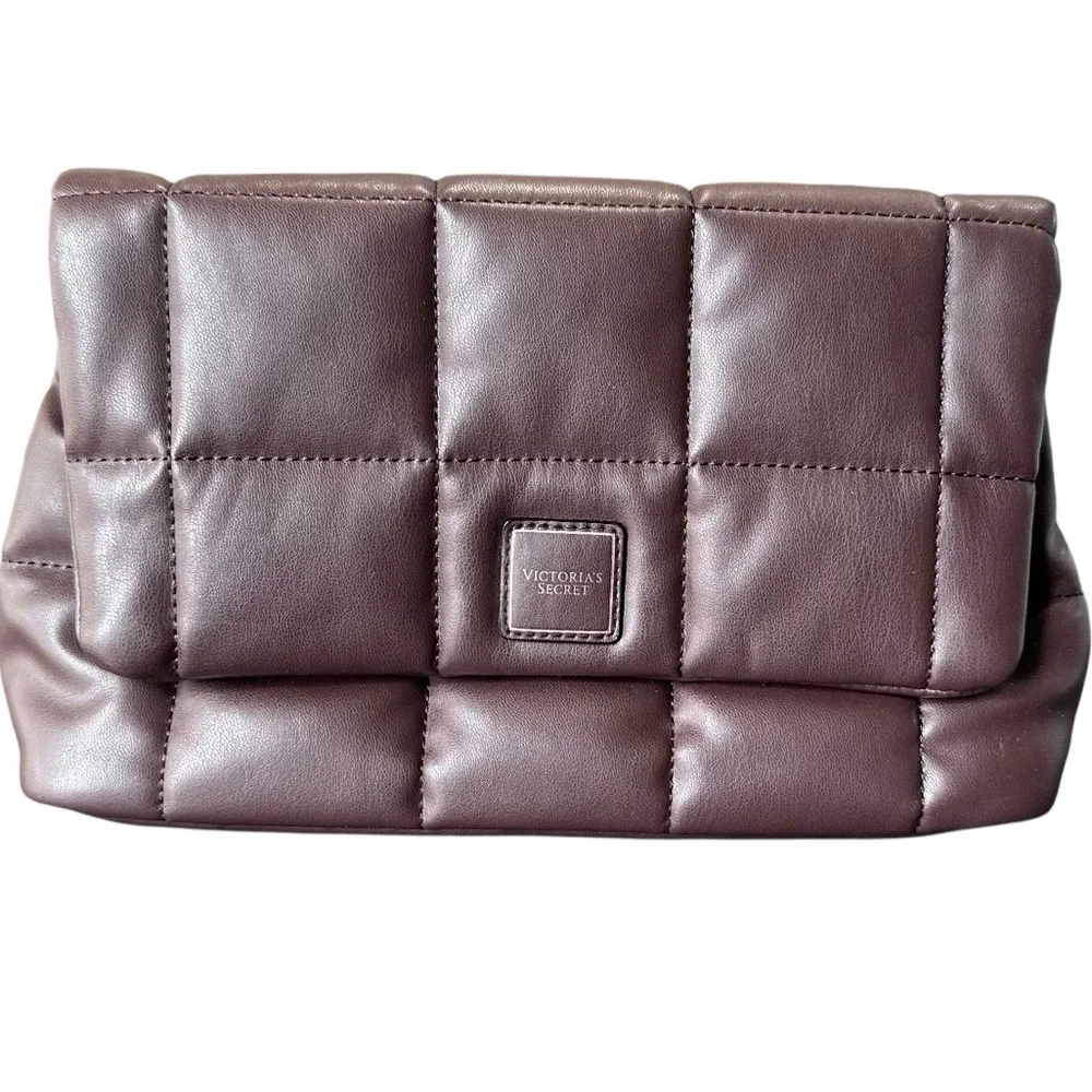 lululemon athletica $53 lip