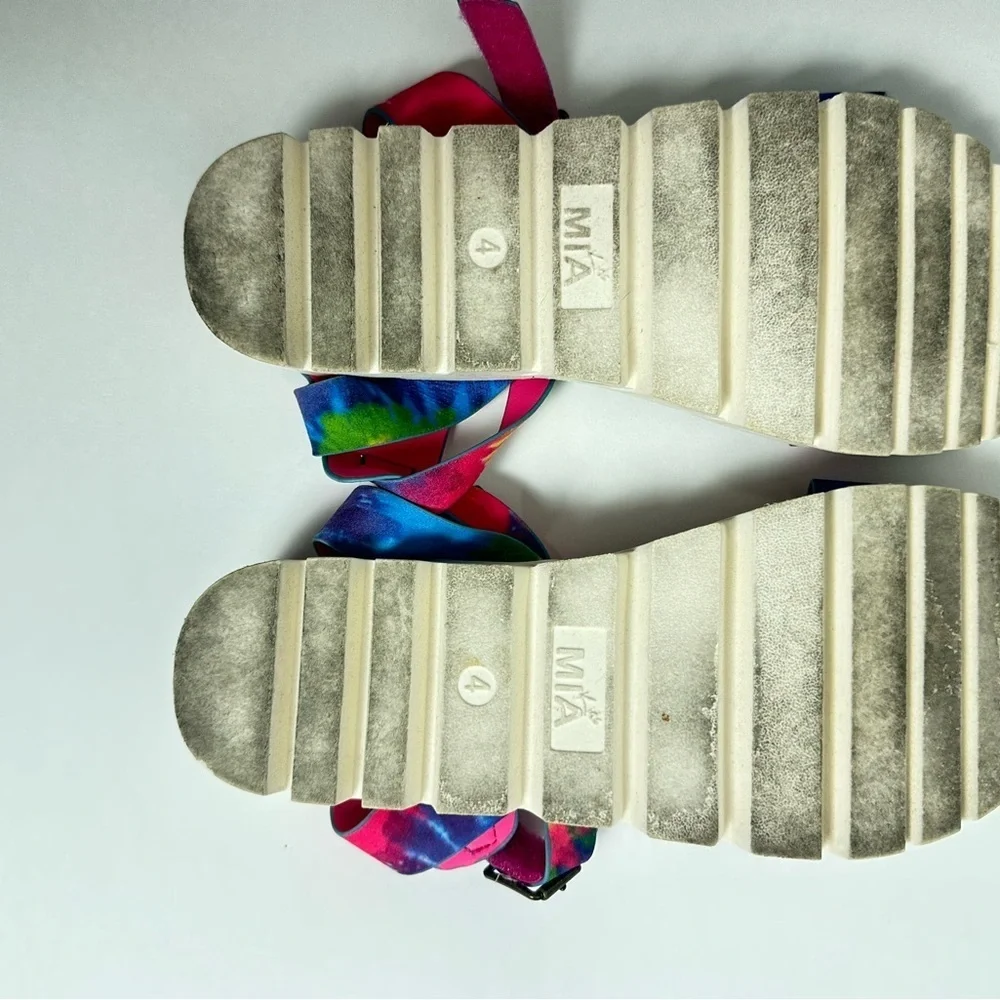 MIA colorful comfy