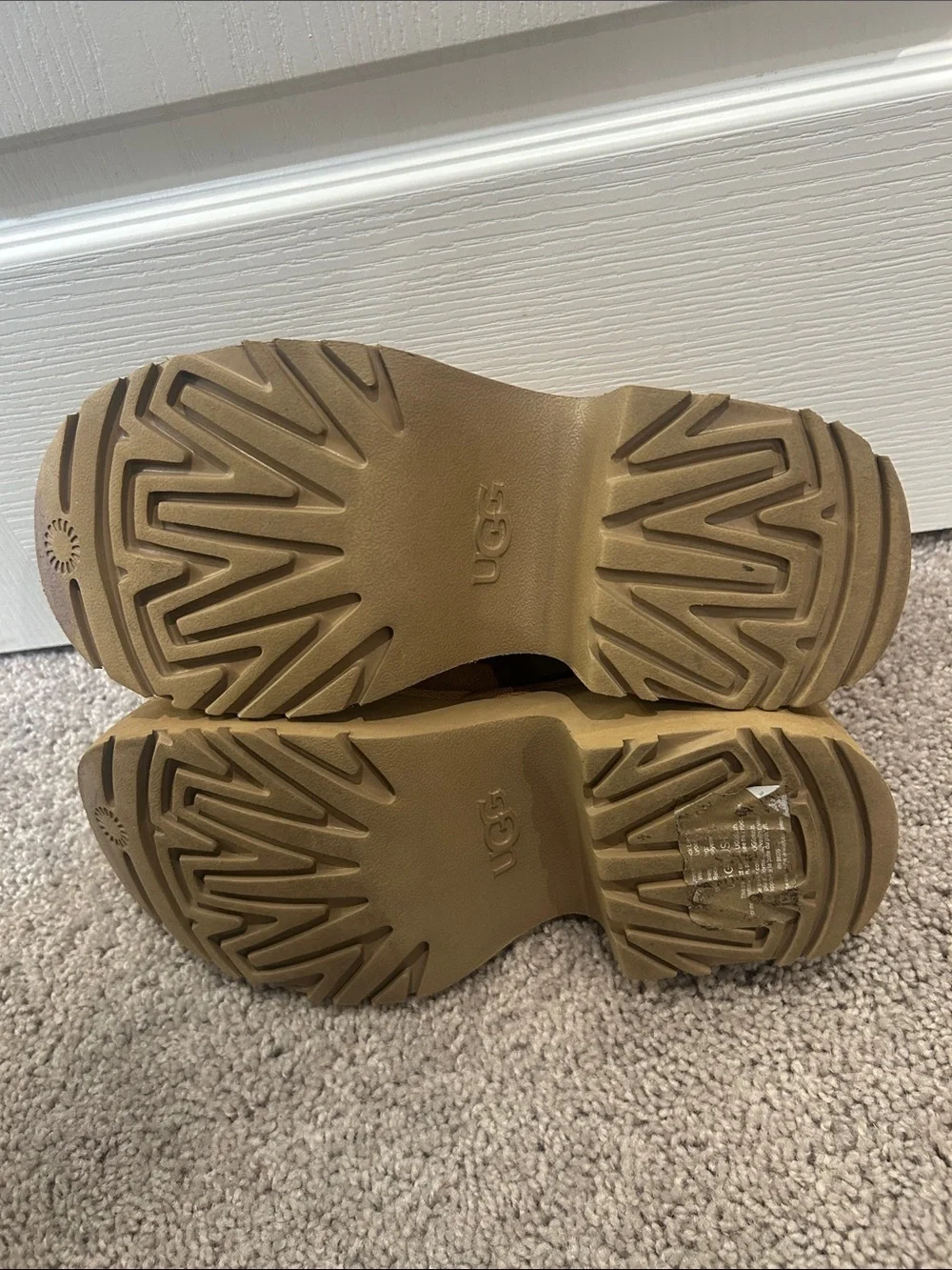 UGG classic ankle