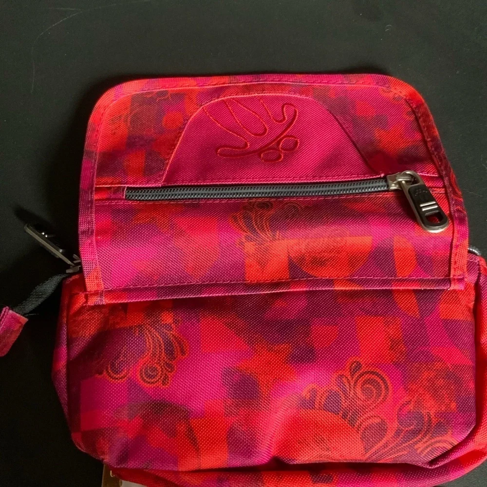 totto fuchsia cosmetic