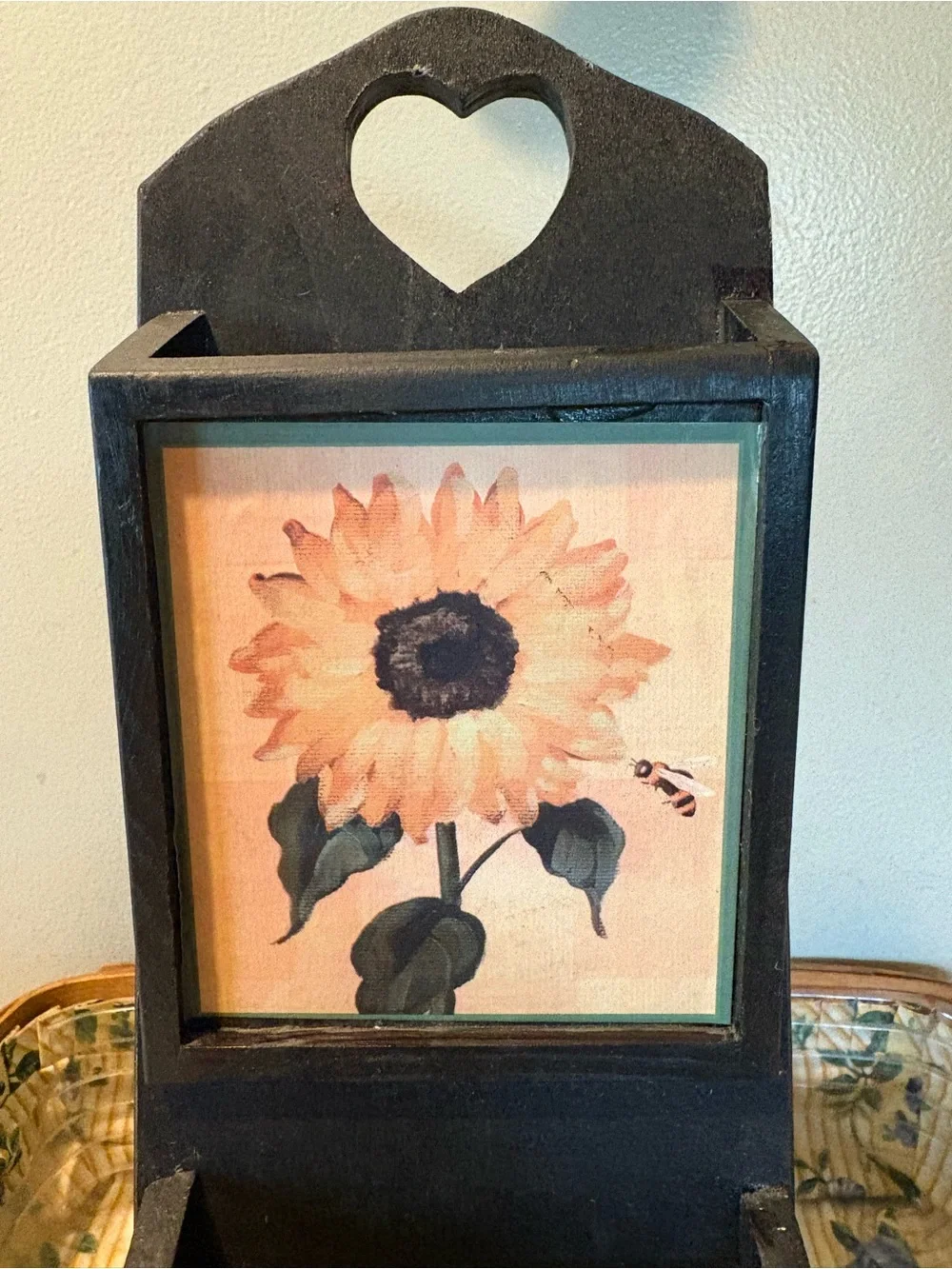 N/A black wall