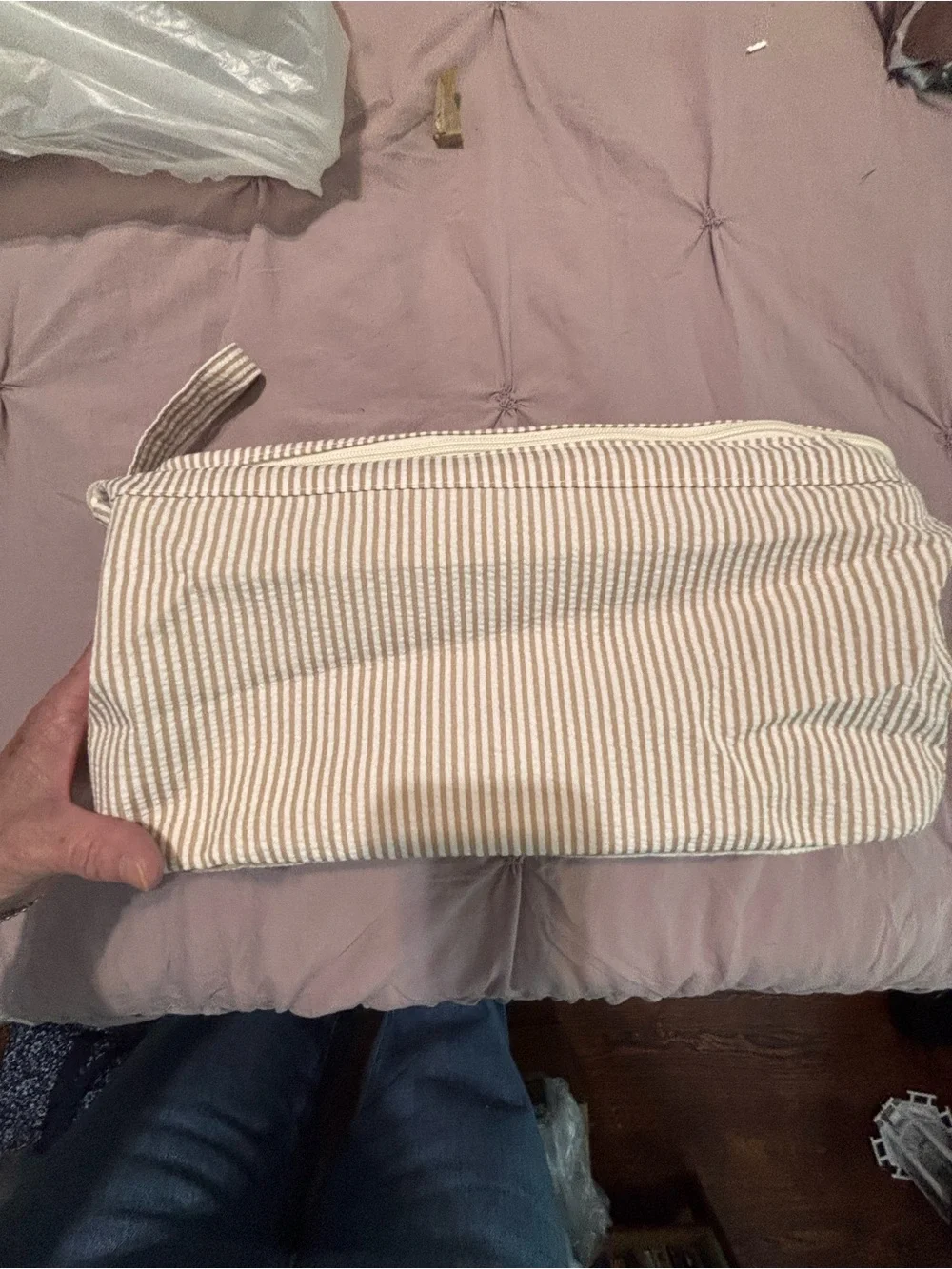 Source Unknown shape white loop