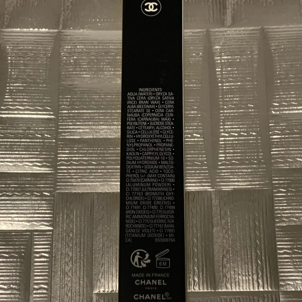 CHANEL noir allure