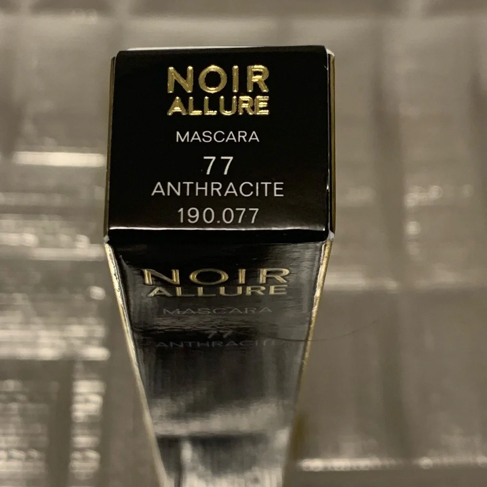 CHANEL noir allure