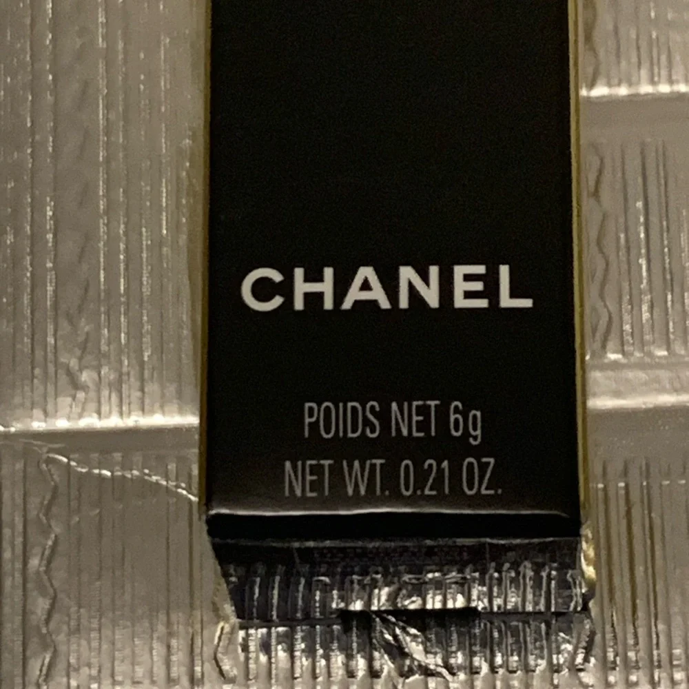 CHANEL noir allure