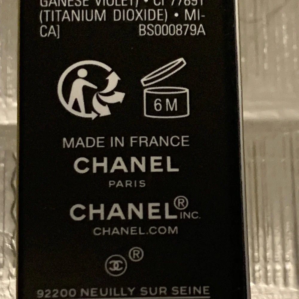 CHANEL noir allure