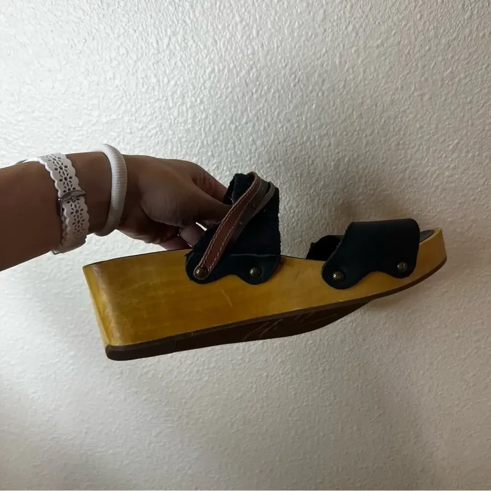 OluKai kamola wooden