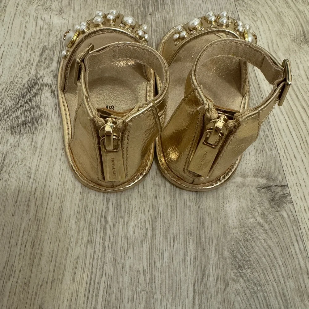 Michael Kors baby pennie size 3 infant gold and pearl sandals
