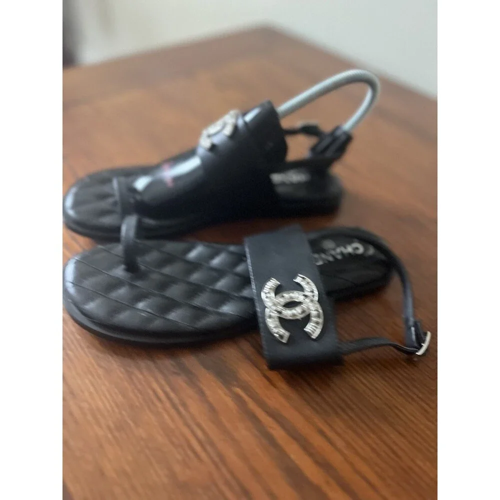 CHANEL authentic quilted