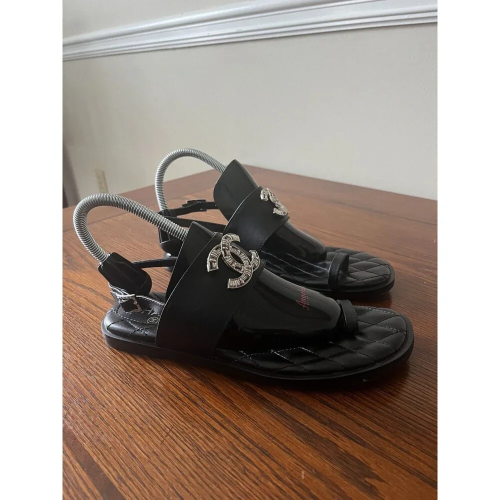 CHANEL authentic quilted