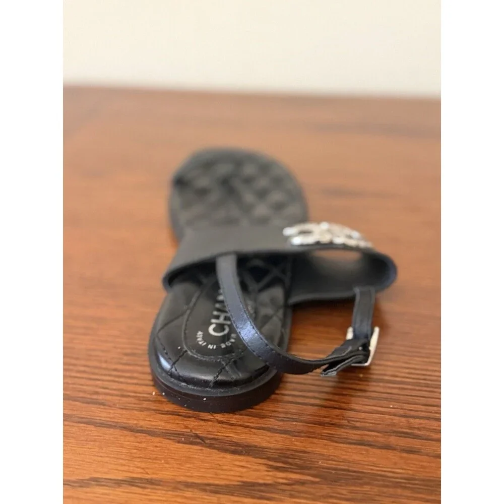 CHANEL authentic quilted