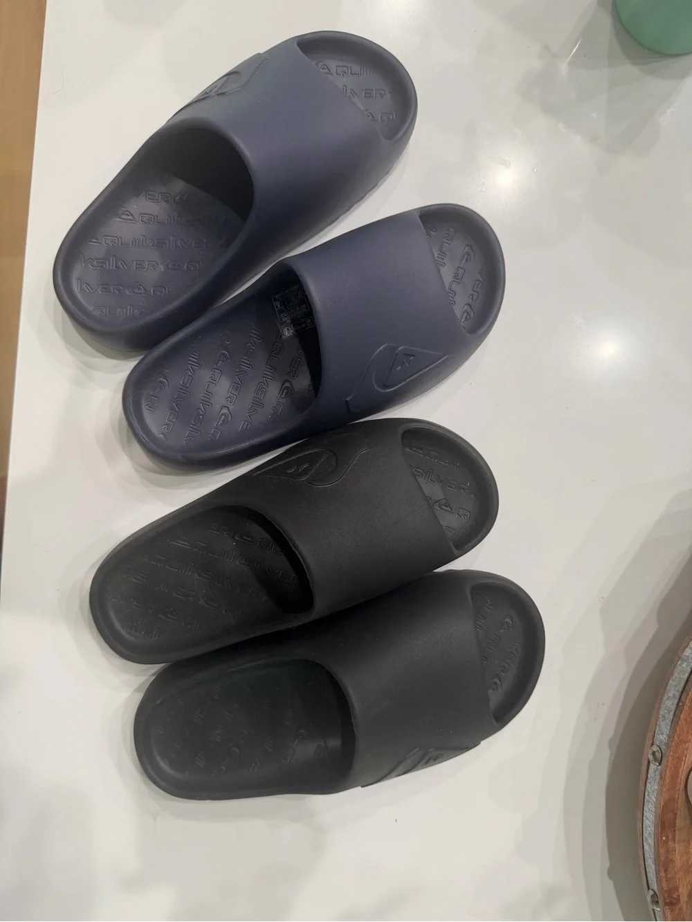 2 Pairs Boys Quicksilver Slides Navy And Black New Never Worn Blue (4) Black (5)